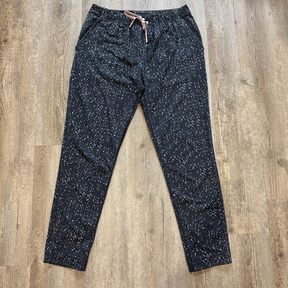 Lululemon Jet Crop (Slim) *Luxtreme Size 4 - Picture 6 of 13